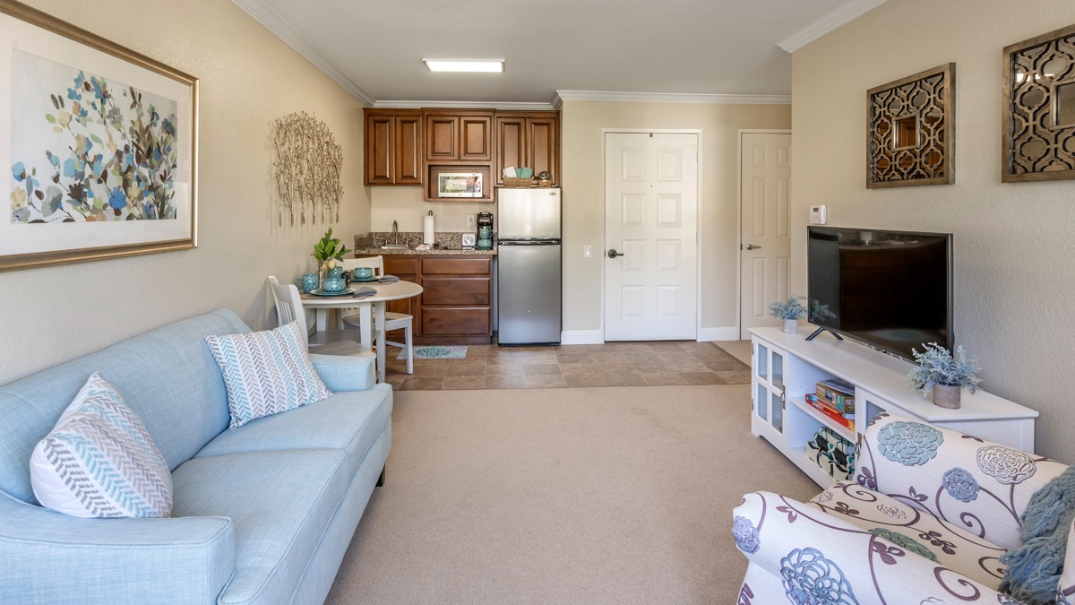 Brookdale Irvine Apartment Living Room