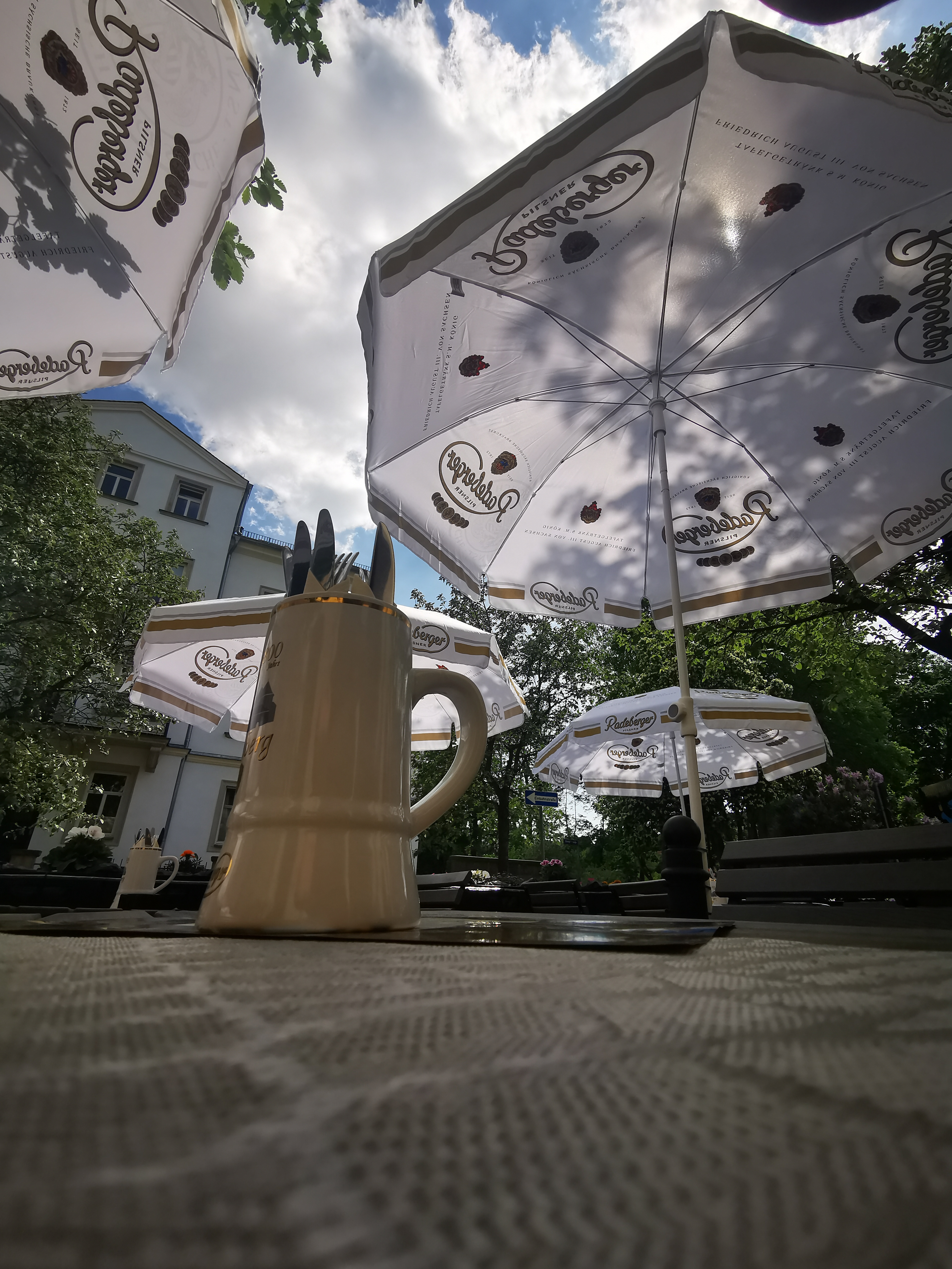 vergrößern Männertag. Bier. Freunde.