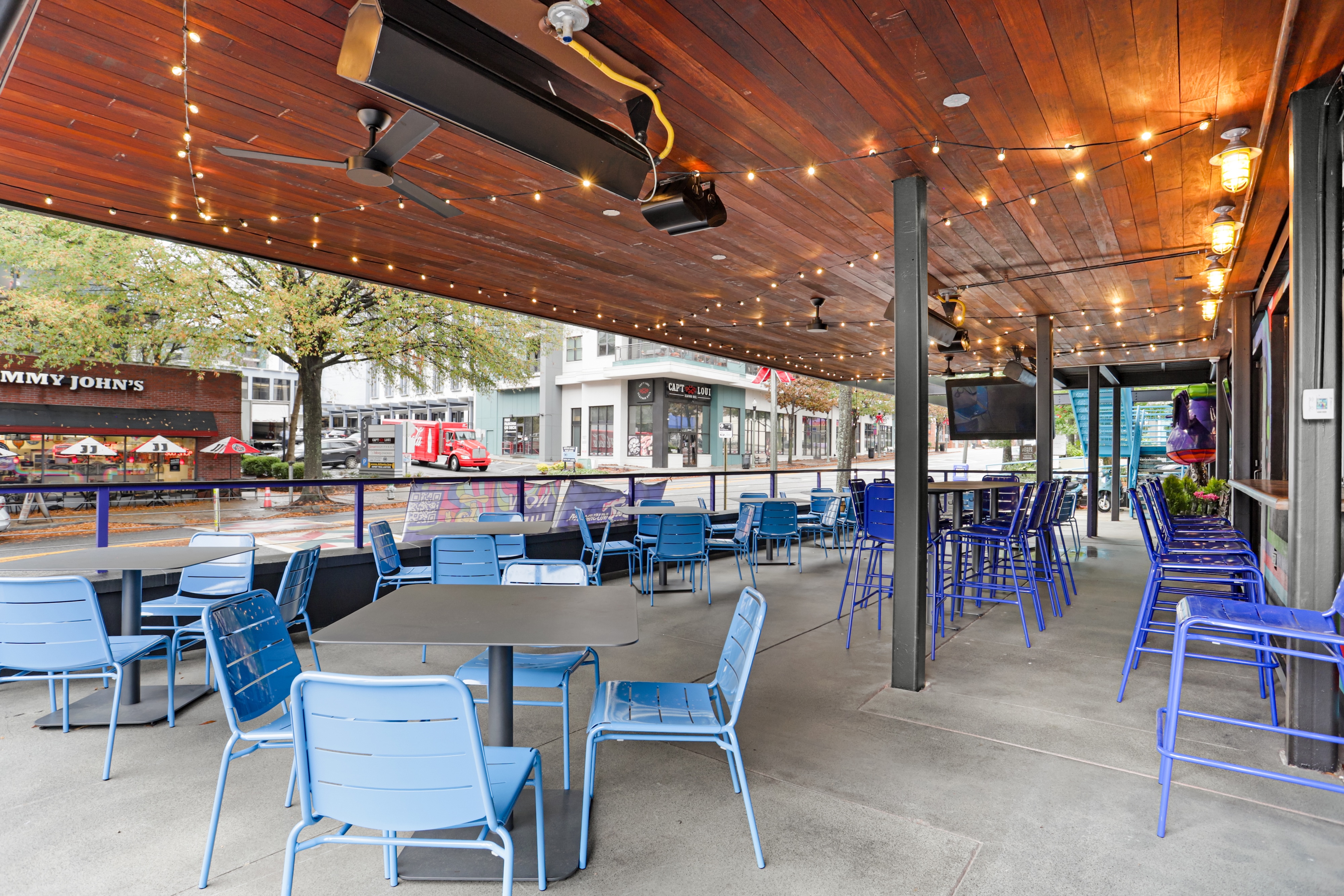 mellow mushroom decatur. patio