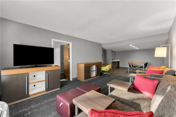 Images Hampton Inn & Suites Newtown