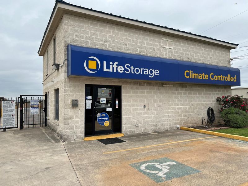 Images Life Storage - San Antonio