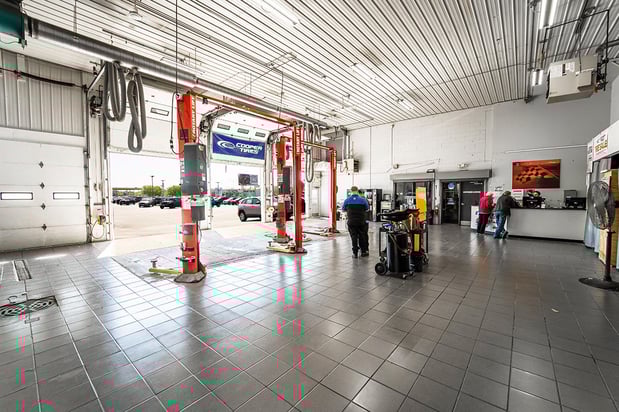 Images Russ Darrow Chrysler Dodge Jeep RAM of West Bend Service Center