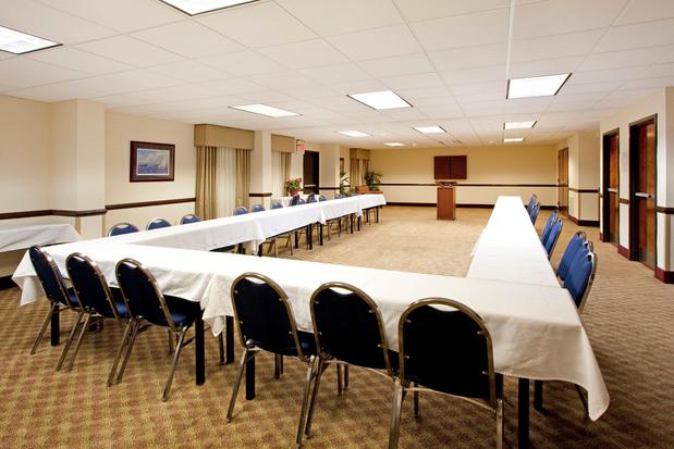 Images Holiday Inn Express & Suites Lexington-Hwy 378, an IHG Hotel
