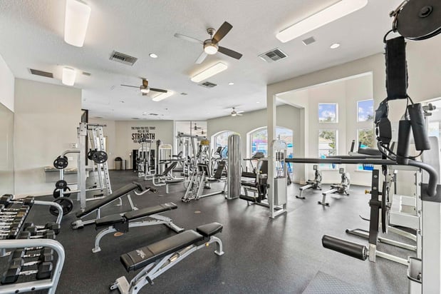 Images Halston World Gateway Apartment Homes