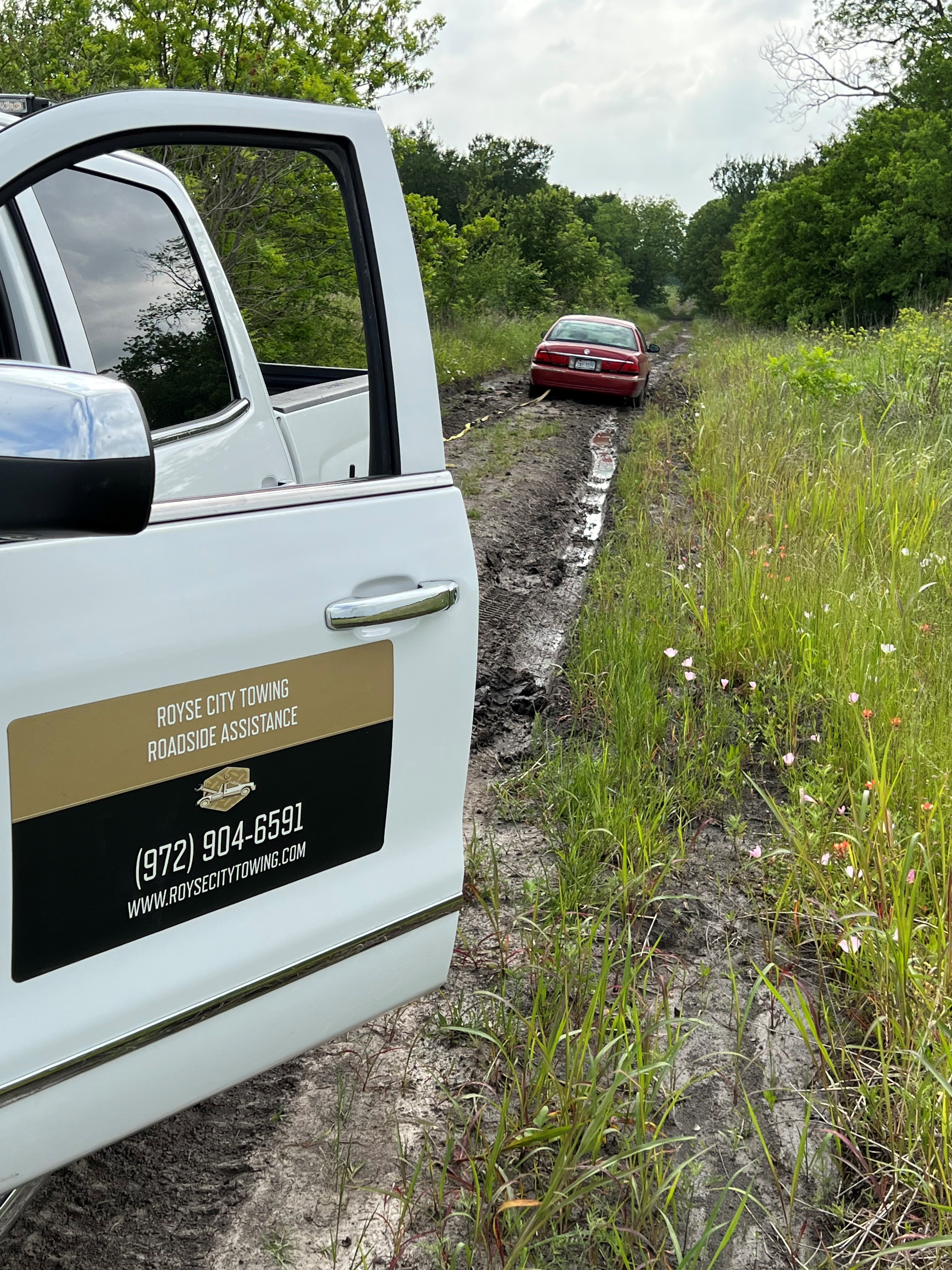 Royse City Towing LLC offers wrecker and vehicle lockout service in Greenville, TX