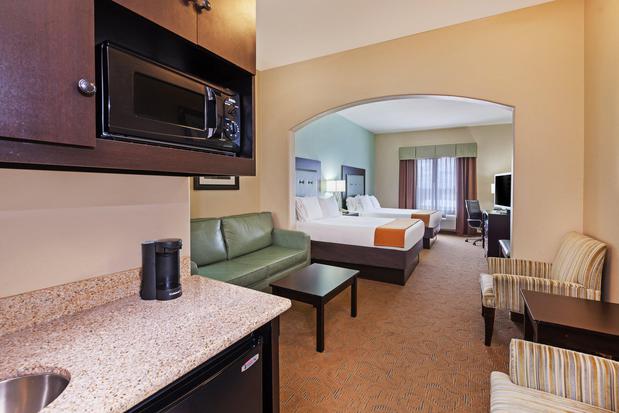 Images Holiday Inn Express & Suites Victoria, an IHG Hotel