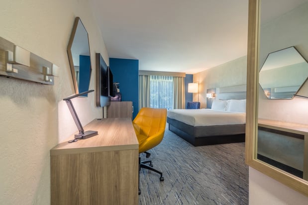 Images Holiday Inn Express & Suites Kansas City Airport by IHG