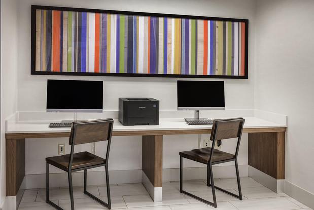 Images Holiday Inn Express & Suites South Portland by IHG