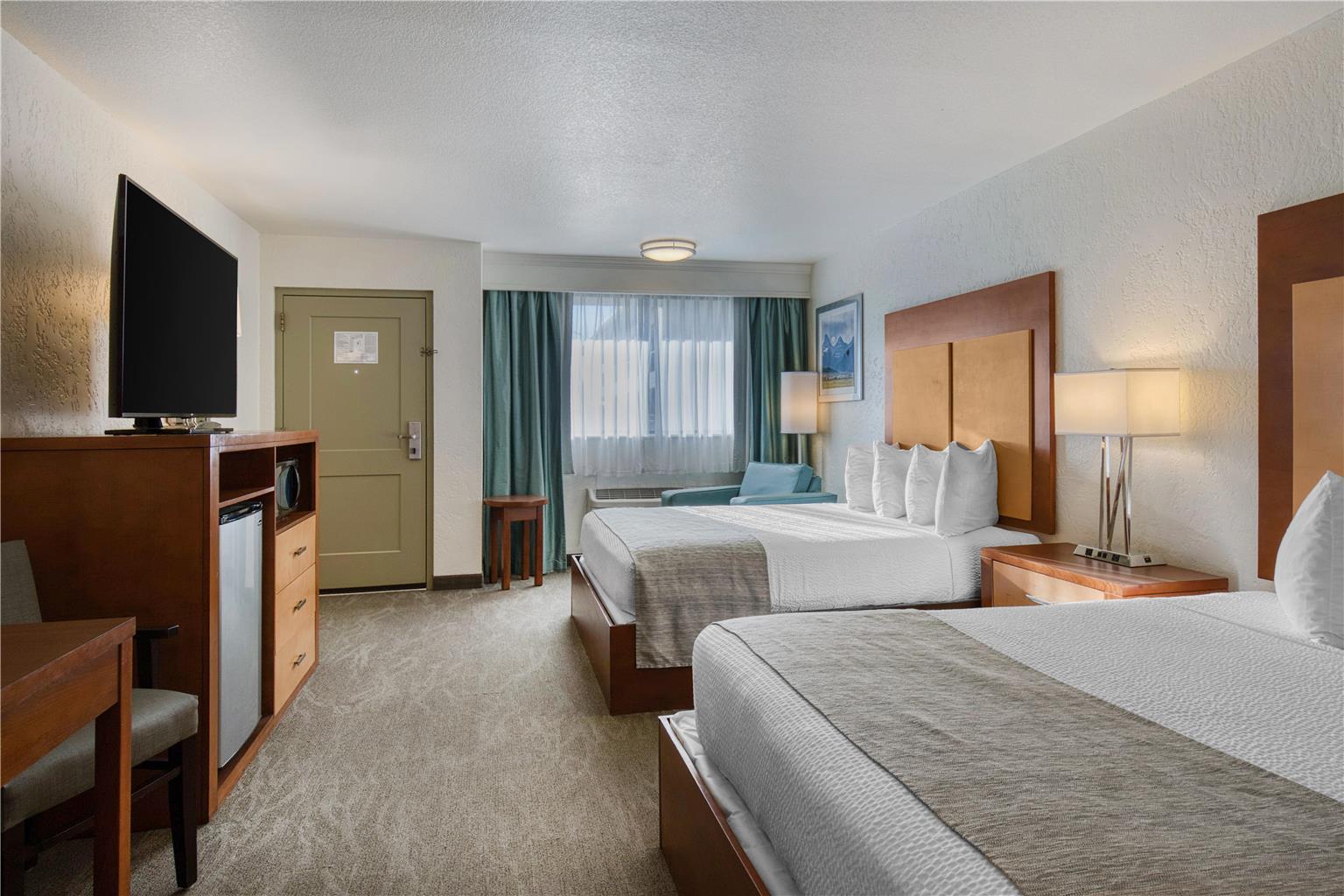 Double Queen Guest Room (Poolside)