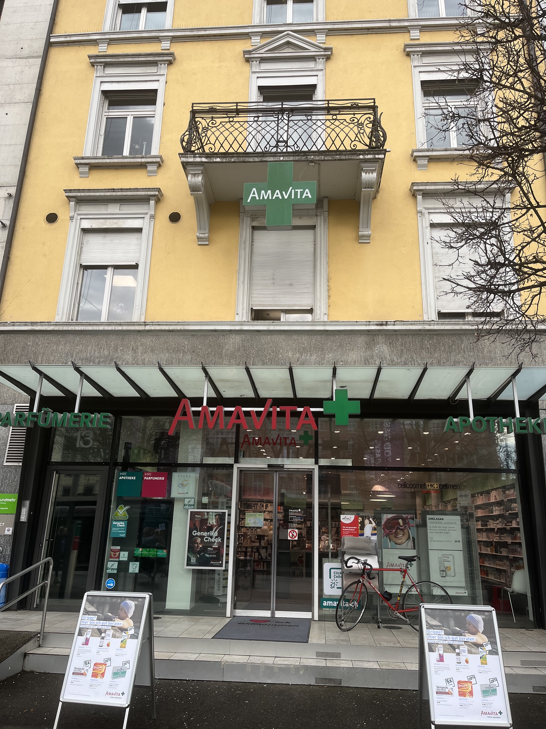 Amavita Apotheke Central Basel, Centralbahnplatz 13 in Basel