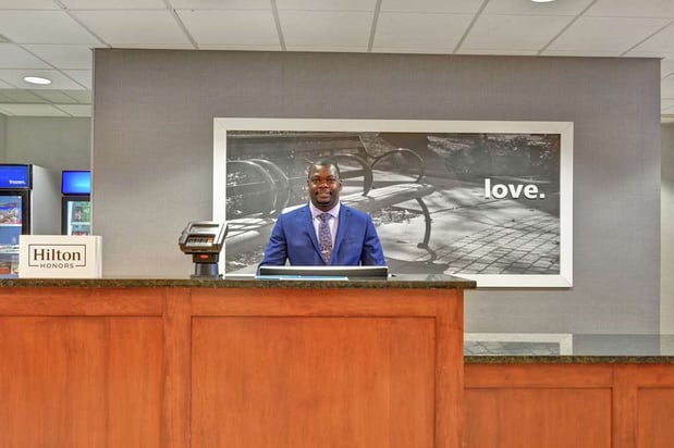 Images Hampton Inn & Suites Newark-Harrison-Riverwalk