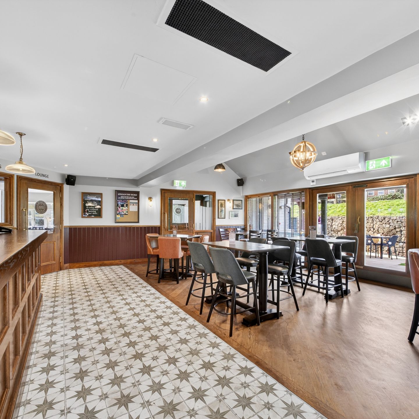 The Maple Tree, Doncaster casual dining area