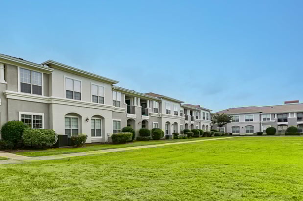 Images Chateau Des Lions Apartment Homes