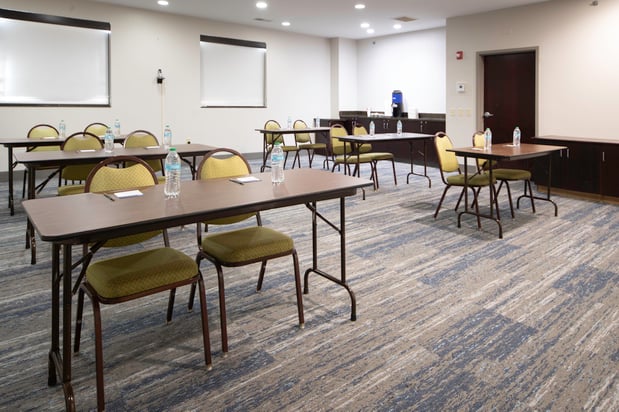 Images Holiday Inn Express & Suites St Charles by IHG