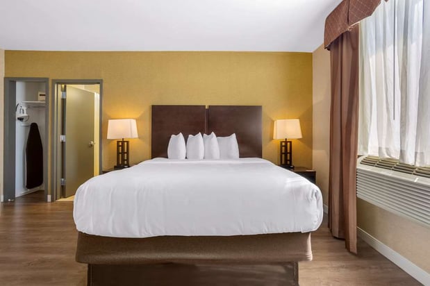 Images Best Western Plus Plaza Hotel