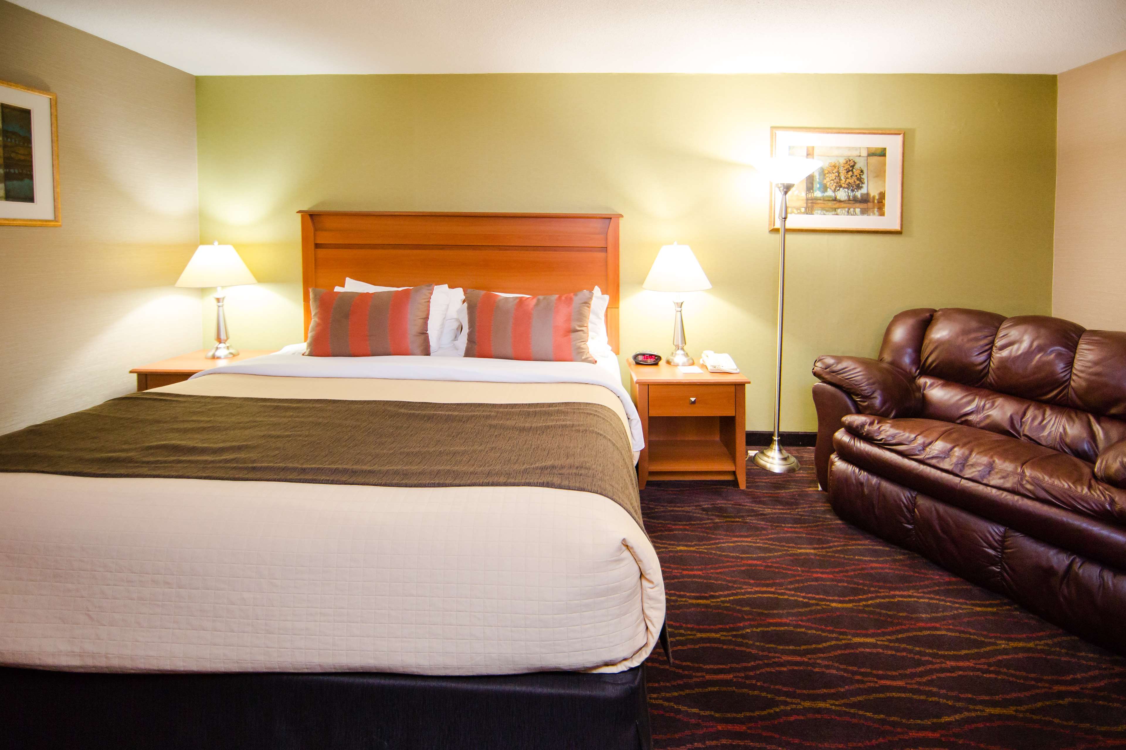 King Room Bed Best Western Plus Ottawa Kanata Hotel & Conference Centre Ottawa (613)828-2741