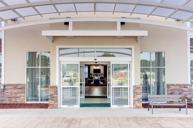 Images Holiday Inn & Suites Lafayette North by IHG