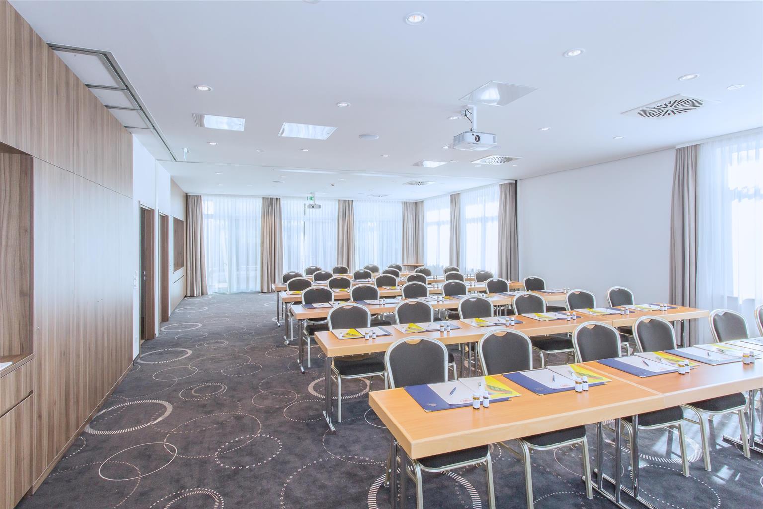 Best Western Queens Hotel Pforzheim-Niefern, Pforzheimer Strasse 52 in Niefern