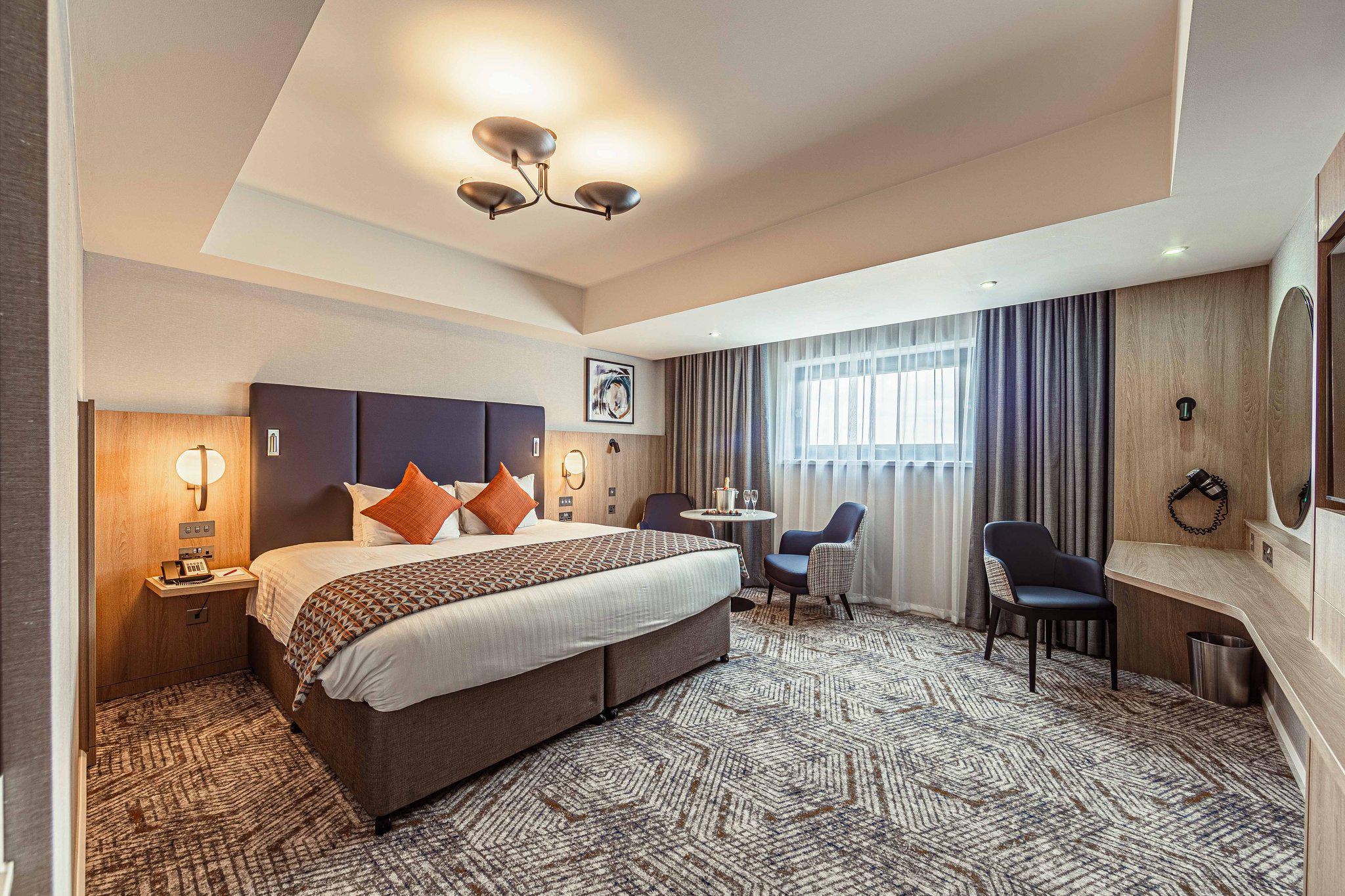 Crowne Plaza Reading East, an IHG Hotel Reading 01189 440444