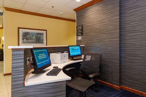 Images Hampton Inn & Suites Jacksonville Deerwood Park