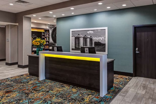 Images Hampton Inn & Suites Wichita/Airport