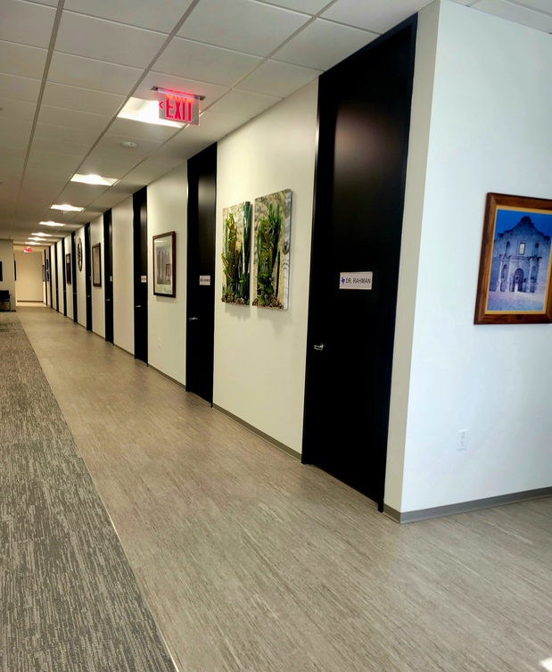 Images Retina & Vitreous of Texas