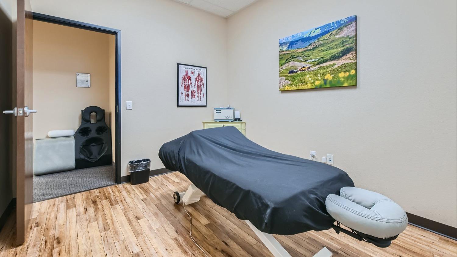 At Canyon Lake, we honor your determination by offering tailored physical therapy programs designed to accelerate your healing process and restore function, allowing you to reclaim your independence and live life to the fullest.