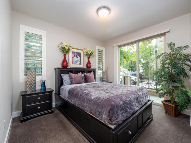 Images Jacqueline Brown - Realm Real Estate Group