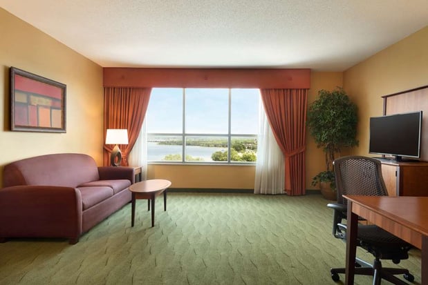 Images Embassy Suites by Hilton East Peoria Riverfront Hotel & Conference Center