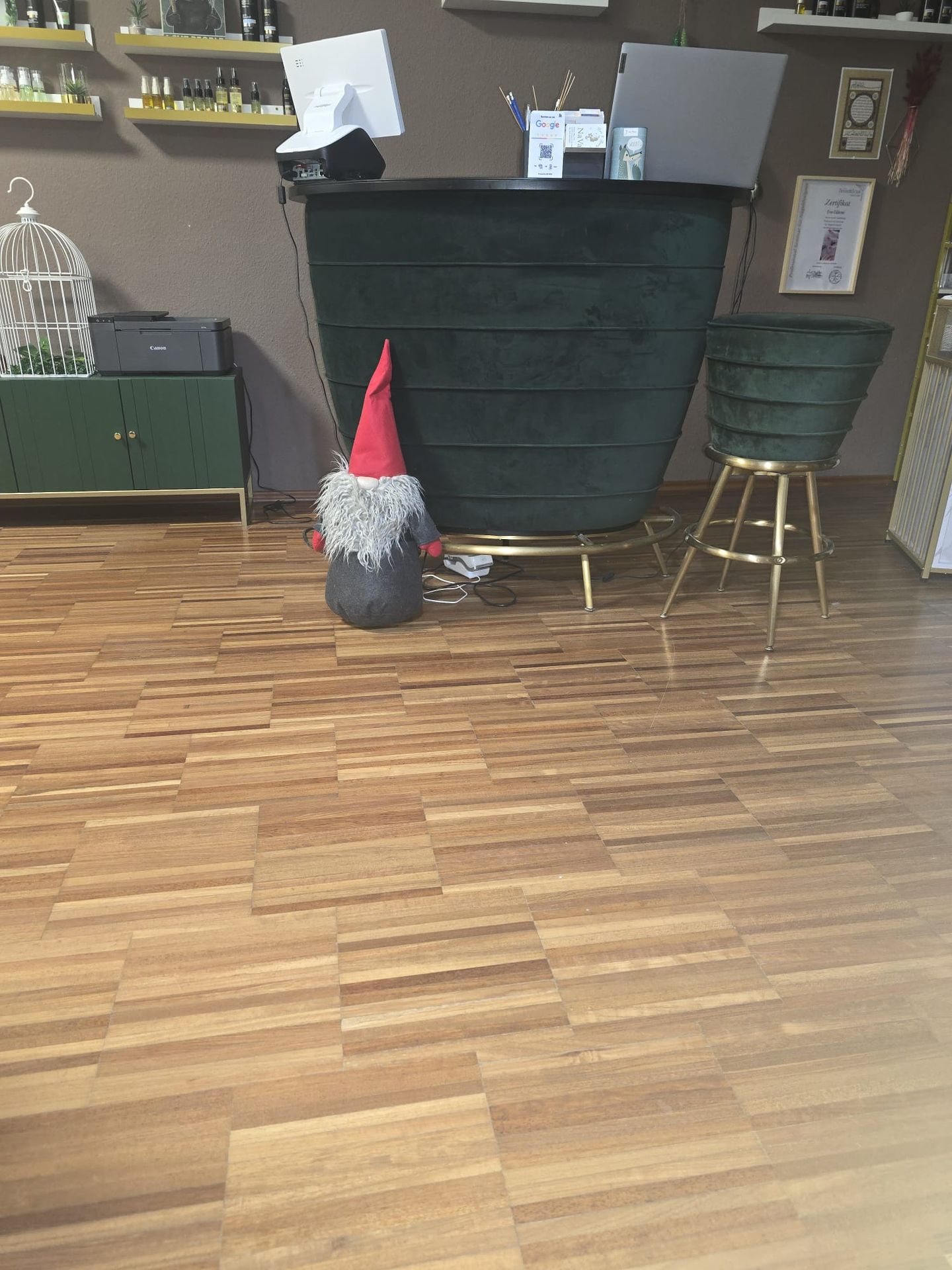 Hair & Beauty NaVa, Hainer Weg 146 in Frankfurt am Main