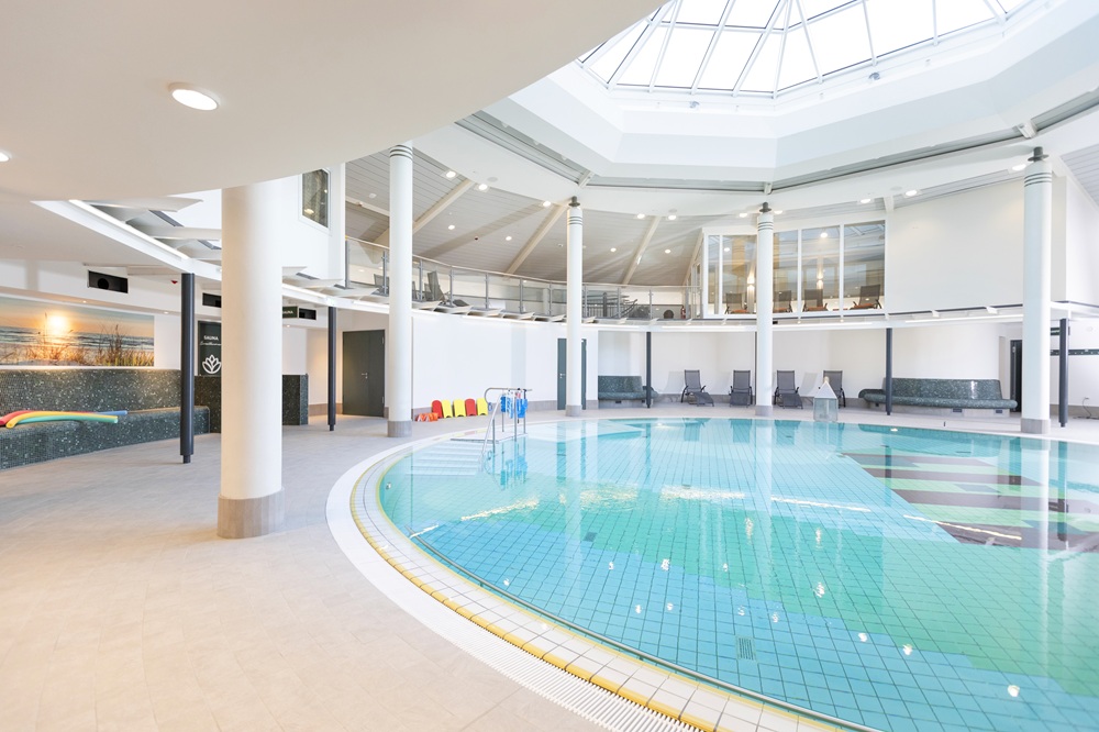 Bild 1 Touristik GmbH Krummhörn-Greetsiel - Koppke - Schwimmbad in Krummhörn