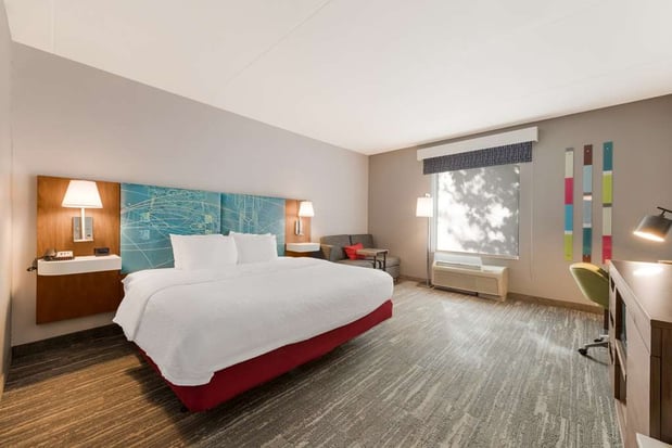 Images Hampton Inn & Suites Charlotte-Airport