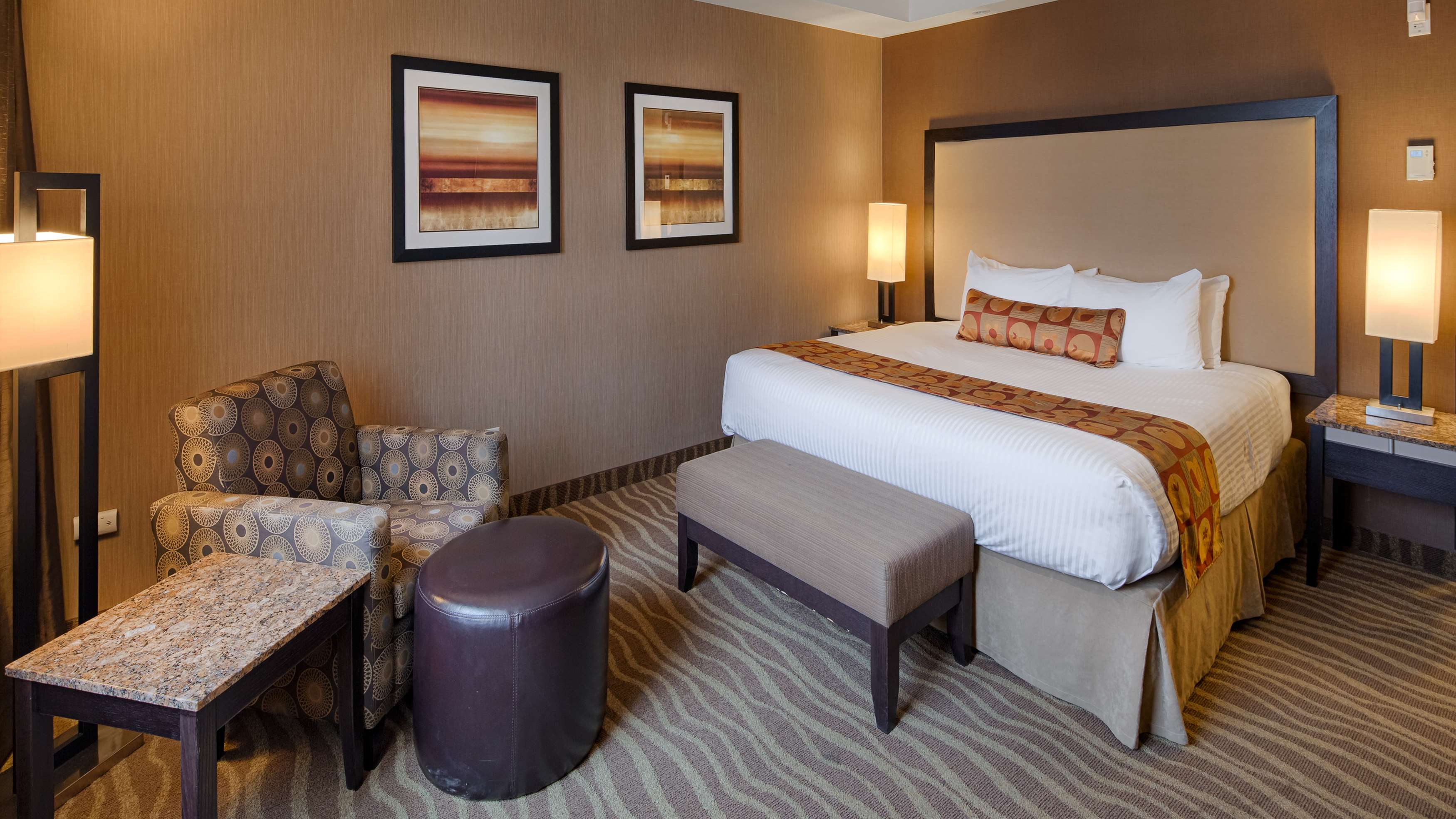 Standard King Bed Guest Room Best Western Premier Freeport Inn Calgary Airport Calgary (403)264-9650