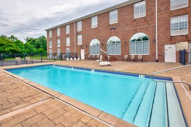 Images Holiday Inn Express & Suites Warrenton by IHG