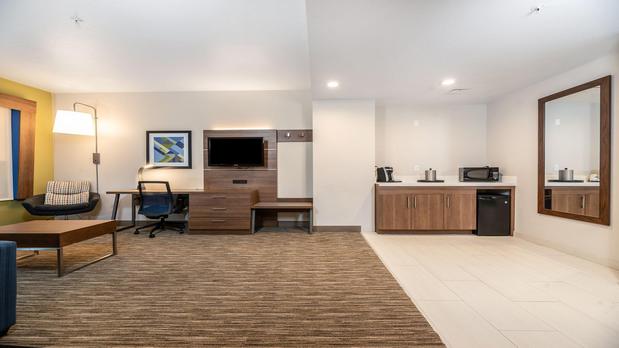 Images Holiday Inn Express & Suites Fremont - Milpitas Central by IHG