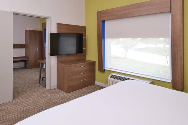 Images Holiday Inn Express & Suites Omaha - 120th And Maple by IHG