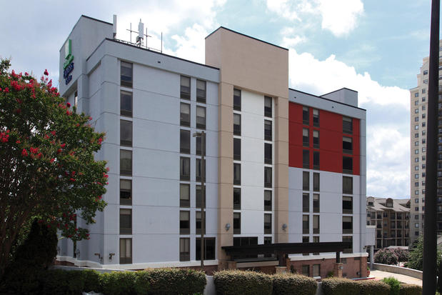 Images Holiday Inn Express & Suites Atlanta N-Perimeter Mall Area by IHG