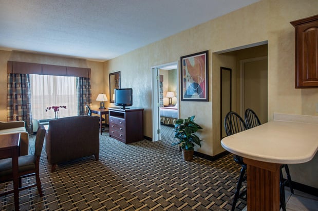 Images Holiday Inn Express & Suites Youngstown N (Warren/Niles) by IHG