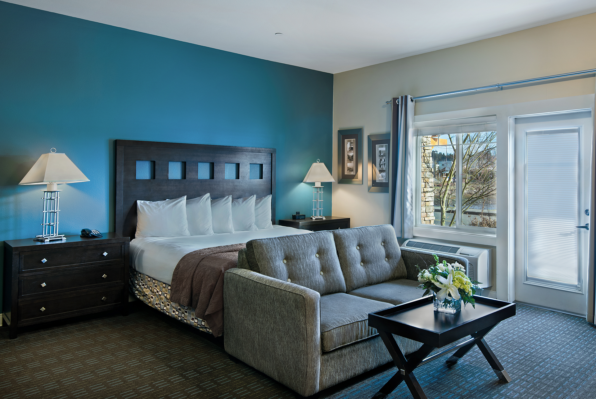 Oxford Suites Silverdale Image