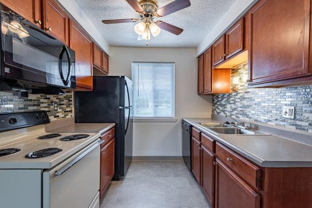 Images Glenbrook Manor Apartment Homes