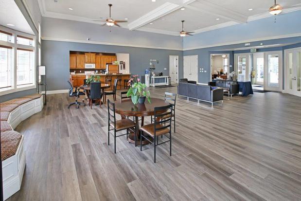 Images Avalon at Northbrook Apartments & Townhomes