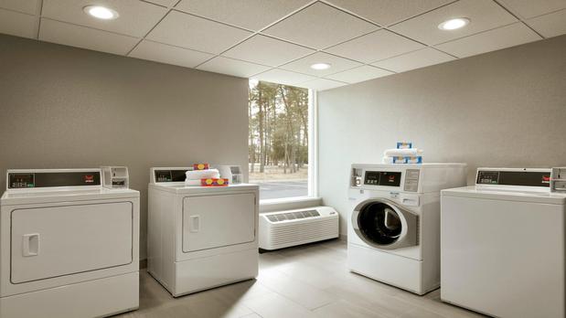 Images Holiday Inn Express Williamsbrg Busch Gardens Area by IHG