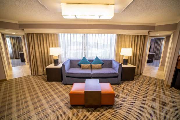 Images Embassy Suites by Hilton Kansas City Overland Park