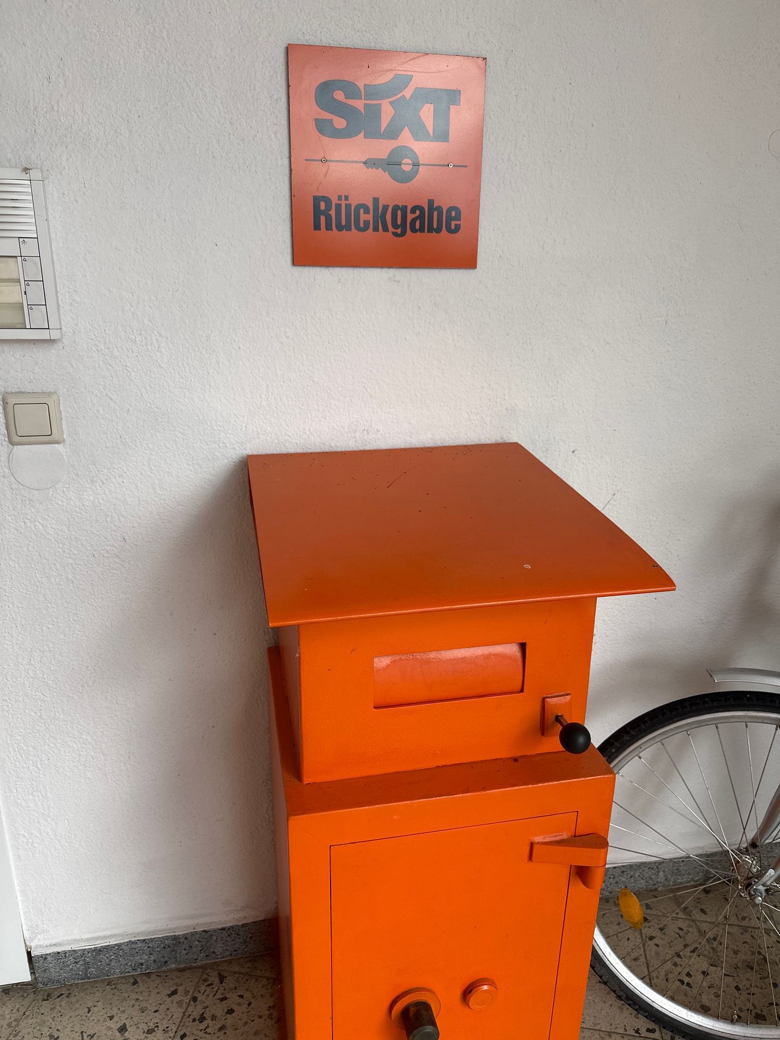 SIXT Autovermietung Lahr am Flughafen, Dr. Georg-Schaeffler-Str. 30 in Lahr