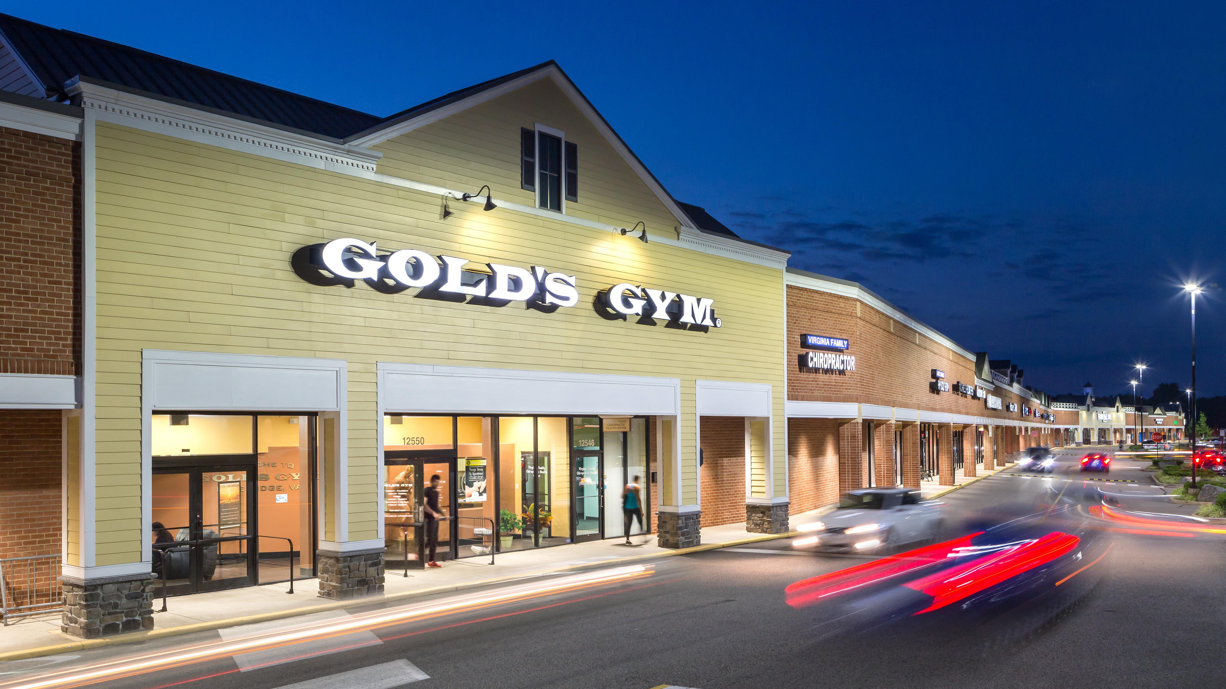 Dillingham Square Gold's Gym exterior