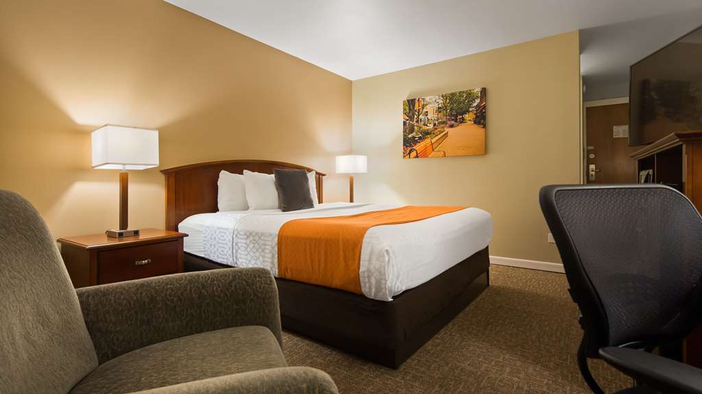 King Bed Guest Room Best Western University Inn Fort Collins (970)484-2984