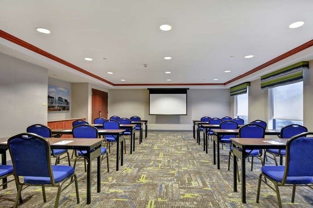 Images Hampton Inn & Suites Newark-Harrison-Riverwalk
