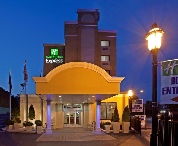 Images Holiday Inn Express LaGuardia Arpt by IHG