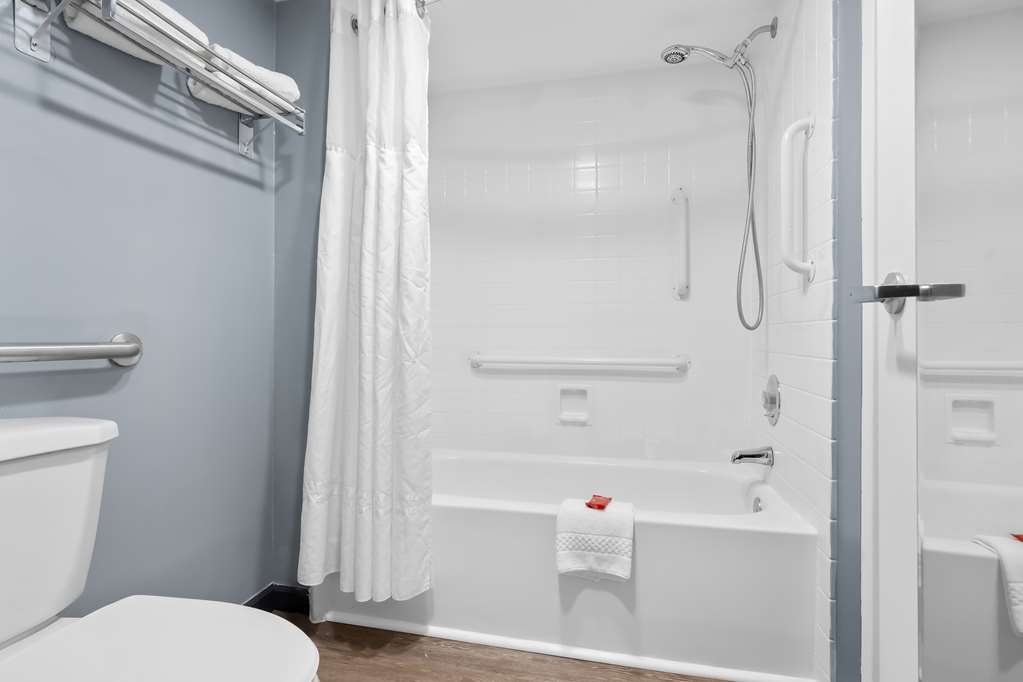 BW SureStay Plus Wilmington DE Queen