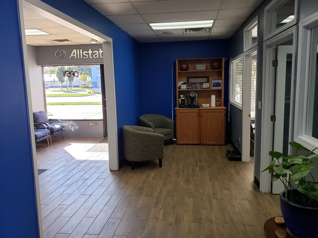 Images Michael Woods: Allstate Insurance